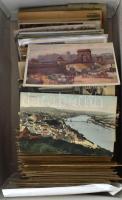 Kb. 500 db főleg RÉGI történelmi magyar város képeslap dobozban, érdekes anyag! / Cca. 500 mostly pr...