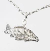 Ezüst(Ag) figaro nyaklánc plasztikus hal medállal, jelzett, h: 46 cm, 4×2,5 cm, nettó: 19,1 g