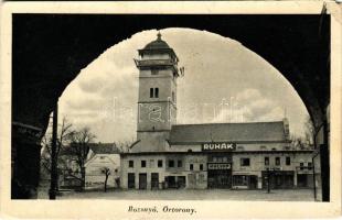 1939 Rozsnyó, Roznava; Rákóczi őrtorony irredenta szöveggel, Hulyop, Varjú, Baffy, Ujházy, Puskás András üzlete, piac. Özv. Dr. Mariska Györgyné kiadása / watchtower with Hungarian irredenta propaganda, shops, market (szakadás / tear)