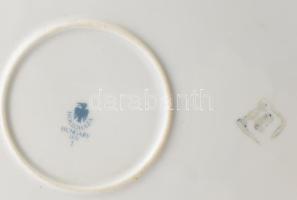 Hollóházi Szász Endre által tervezett porcelán tál . Matricás, jelzett, minimális kopással d: 25 cm
