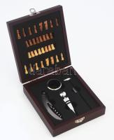 Exkluzív boros szett és sakktábla egyben Eredeti dobozában 15x17 cm