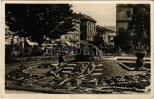 1944 Kassa, Kosice; Park, irredenta virágágyás magyar címerrel, koronával és "Istenért! Hazáért!" felirattal / irredenta park (kis szakadás / small tear)