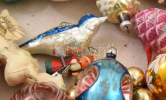 Szaloncukros doboznyi zömmel üveg karácsonyfadísz, közte sérüléssel, érdekes darabokkal