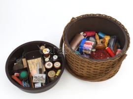 Nagyobb varrós doboz, benne tartalommal, klf varró eszközzel