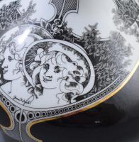 Hollóházi Jurcsák László által tervezett váza: Női fejek. Matricás, jelzett, hibátlan, m: 24 cm, d: ...