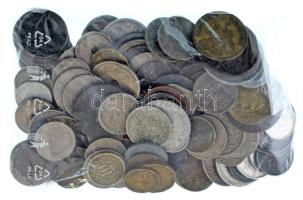 Vegyes, külföldi érmetétel mintegy ~580g súlyban, közte 6db kisméretű Ag érme T:vegyes Mixed, foreign coin lot (~580g), within 6pcs small Ag coins C:mixed