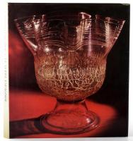 Le Verde Espagnol a L'Ermitage. El Vidrio Espanol en el Ermitage. [A spanyol üvegművészet az Ermitázsban.] Moszkva, 1974, Aurora. Spanyol és francia nyelven. Gazdag képanyaggal illusztrált. Kiadói egészvászon-kötés, kiadói papír védőborítóban.