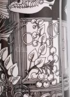 Hollóházi Szász Endre által tervezett mintával díszített porcelán váza. Matricás, jelzett, m: 26 cm