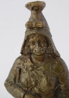 Ismeretlen szobrász: Nő seprűvel. Bronz szobor, m: 26,5 cm