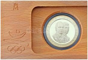 Spanyolország 1990. 2000P Ag "Nyári Olimpia 1992 Barcelona - Castell (ember torony)" fa dísztokban tanúsítvánnyal T:BU Spain 1990. 2000 Pesetas Ag "1992 Summer Olympics, Barcelona - Castell" in wooden display case, with certificate C:BU Krause KM#863