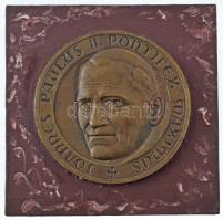 ~1990. "II. János Pál" öntött bronz emlékérem fa talapzaton (94mm/129x129mm) T:XF