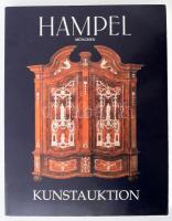 1990 Hampel München Kunstauktion. Benne antik tárgyak, közte üvegek, modern üvegek és modern kerámiák, jugendstil (szecessziós/art nouveau-s) tárgyak, kerámiák, porcelánok, gyógyszerészeti régiségek, bronz tárgyak, fegyverek és vadász régiségek, ikonok és majolikák...stb. Rendkívül gazdag képanyaggal. Német nyelven. Egy helyen a kötés megtört, de ezt leszámítva jó állapotban.