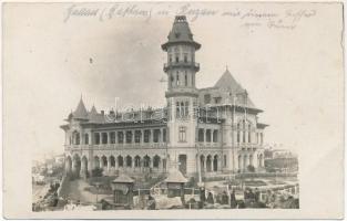 Buzau, Buzeu, Bodzavásár; meglőtt városháza a német megszállás alatt / WWI damaged town hall during the German military occupation. photo (kis szakadás / small tear)