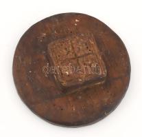 Kenyérpecsételő. Máramaros, 19. sz. második fele, faragott fa, d: 13 cm