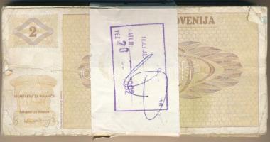 Szlovénia 1990. 2T (100x) sorszámkövető sorozatokkal eredeti banki kötegelővel T:F-VG
Slovenia 1990...