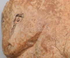 Cs. Kovács László /1929-2001/: Medve. Faragott kő, jelzett, 12x12 cm