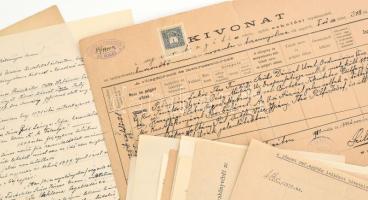 Egy család anyakönyvi kivonatai (Nyitra, Debrecen, stb.), 30 db