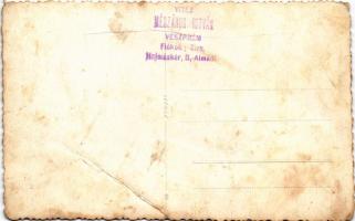 Veszprém, üzlet bejárata. Vitéz Mészáros István photo (fa)