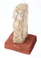 Nagy Sándor (1923-2017): Akt. Faragott és vésett kő, fa talapzaton, jelzés nélkül, teljes m: 20,5 cm