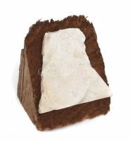 Nagy Sándor (1923-2017): Nőalak. Faragott kő, jelzés nélkül, fa talapzaton teljes m: 9 cm