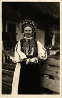 Marótlaka, Morlaka, Morlaca (Kolozs); fiatal lány népviseletben, erdélyi folklór / Fetita in costum national / Transylvanian folklore. Foto orig. J. Fischer 1935 (fa)