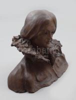 Kilényi Gyula (Julio Kilenyi, 1885-1959): Női büszt, 1903. Engóbozott terrakotta, jelzett, kis sérül...