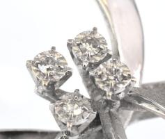 Fehérarany bross, cirkóniával 4x0,1ct . 14K (Au) jelzett br 5,9 g