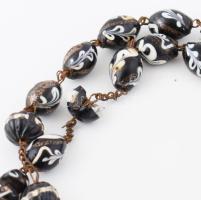 Nagyméretű rózsafüzér feszülettel és festett üveg gyöngyökkel (57 db)