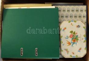 Hagyaték: nagy ajánlási ragjegy gyűjtemény és készlet banános kartonban: berakókban és rendező doboz...