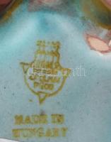 Zsolnay kisplasztika - üldögélő kendős kislány. Terv.: Sinkó András, eozin mázakkal festett öntött f...