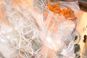 Nyakláncok drágakövekkel. Új, bizsu ékszerek