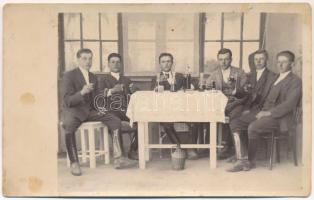 Borozó legények / Youg men drinking wine. photo (fa)