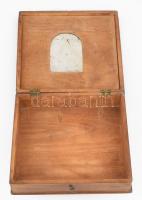 cca 1942 Emlékül az orosz hadjáratról dekoratív front munka faragott ládika. címerrel 24x22 cm