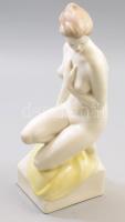 Hollóházi térdelő akt. Jelzett, hibátlan, m: 29,5 cm