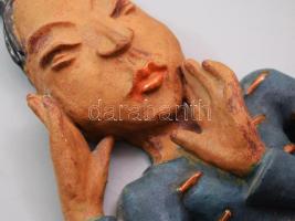 Friedrich Goldscheider (1845-1897): Art deco japán nő falidísz. Jelzett, sérüléssel, 34x21 cm