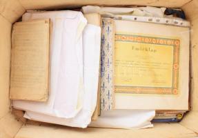 Vegyes papírrégiség tétel egy ládában családi okmányok, adományozók, stb