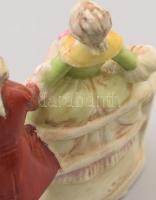 Cseh alt wien historizáló figura, jelzett, kopással, m: 11 cm