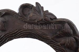 cca 19. sz., Faragott képkeret, sérüléssel, 34x30 cm