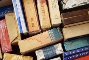 29 doboz bontatlan régi cigaretta