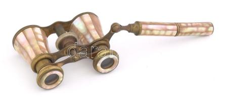 Antik színházi távcső, gyöngyház rárakásokkal, korabeli gyöngyfűzött szütyőben