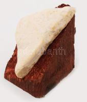 Nagy Sándor (1923-2017): Női akt. Faragott és vésett kő, fa talpazaton, jelzés nélkül, m: 12 cm