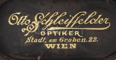 Színházi távcső, kopott tokban, Otto Schleiffelder optikus Bécs, 1880 körül. Kopott, horpadt, sérült...