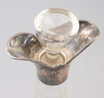 Szecessziós ezüst (Ag) karaffa. Dianás jelzéssel, jelzett, metszett üveg hibátlan 26 cm üveg dugóval