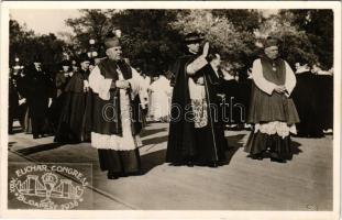 1938 Budapest, XXXIV. Nemzetközi Eucharisztikus Kongresszus, Pacelli bíboros áldást oszt (EK)