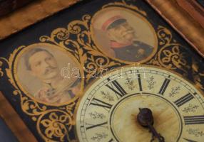 cca 1870 Német falióra. Vilmos császár és és apja portréjával. Feles ütős, ingajáratos, réz súlyokka...