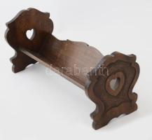 Faragott fa könyvtartó 41 cm