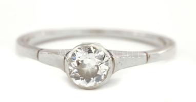 Fehérarany (Au) 14K gyűrű 0,5 ct gyémánttal kerek csiszolás, VS1, jelzett, méret: 56, 1,82 g