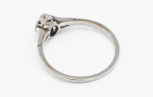 Fehérarany (Au) 14K gyűrű 0,5 ct gyémánttal kerek csiszolás, VS1, jelzett, méret: 56, 1,82 g