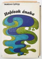 Moldova György: Hajósok éneke. Válogatott riportok. (Aláírt!) Bp., 1971, Szépirodalmi Könyvkiadó. Kiadói egészvászon-kötés, kissé fakó gerinccel, sérült kiadói papír védőborítóban, tulajdonosi bélyegzővel. A szerző, Moldova György (1934-2022) Kossuth-díjas és kétszeres József Attila-díjas író által aláírt példány.