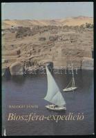 Balogh János: Bioszféra-expedíció. (Dedikált!) Bp., 1980, RTV-Minerva. Kiadói kartonált papírkötés, a gerincen kis sérüléssel, tulajdonosi bélyegzővel. A szerző, Balogh János (1913-2002) Kossuth- és Széchenyi-díjas zoológus, ökológus, egyetemi tanár, az MTA tagja által dedikált példány.